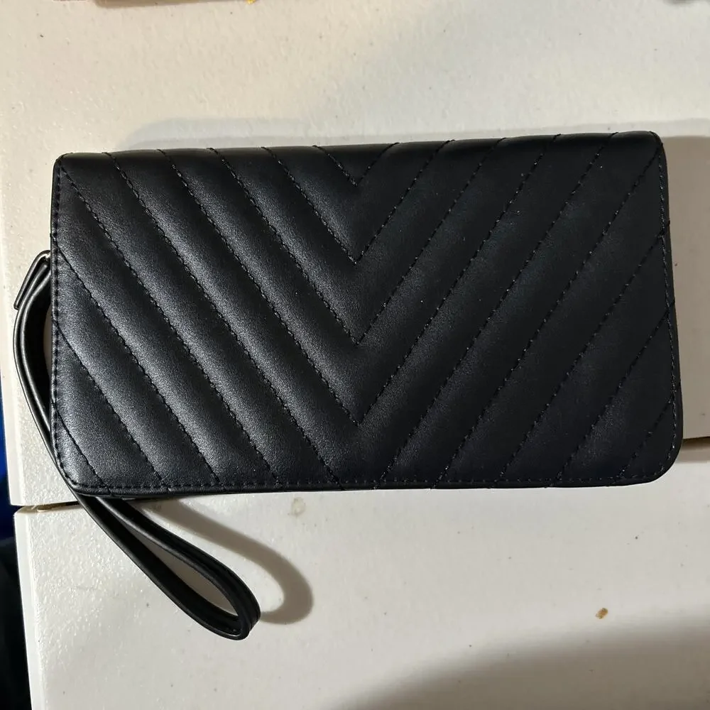 Aldo Alirwen Black Clutch Purse Zipper Closure Very Nice 8 x 4 1/2